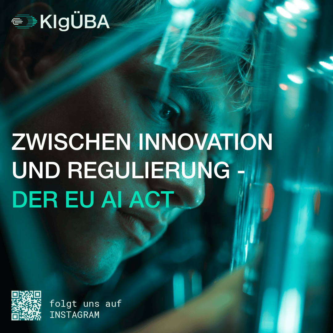 Nahaufnahme des Gesichts einer Person, umgeben von blau-grünen Lichtreflexen, mit deutschem Text: Zwischen Innovation und Regulierung - Der EU AI Act. Das Logo KlgÜBA und der QR-Code für Instagram erscheinen auf dem Bild.